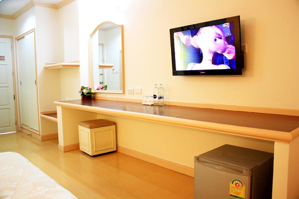 P.A. Ville Hotel Накхон Сауан Екстериор снимка