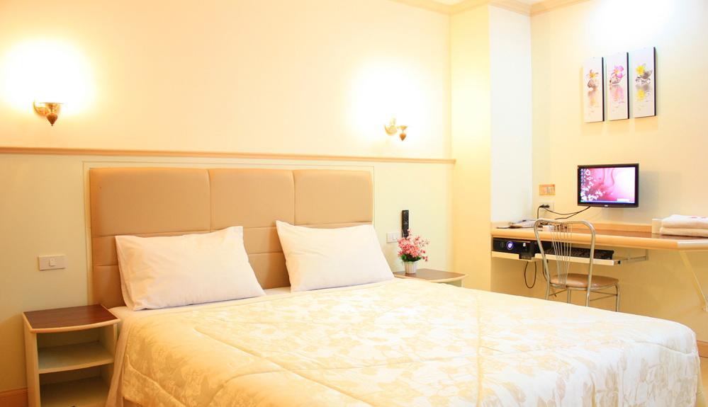 P.A. Ville Hotel Накхон Сауан Екстериор снимка