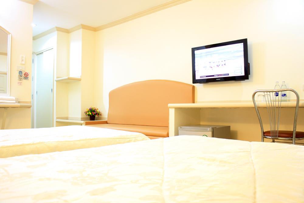 P.A. Ville Hotel Накхон Сауан Екстериор снимка