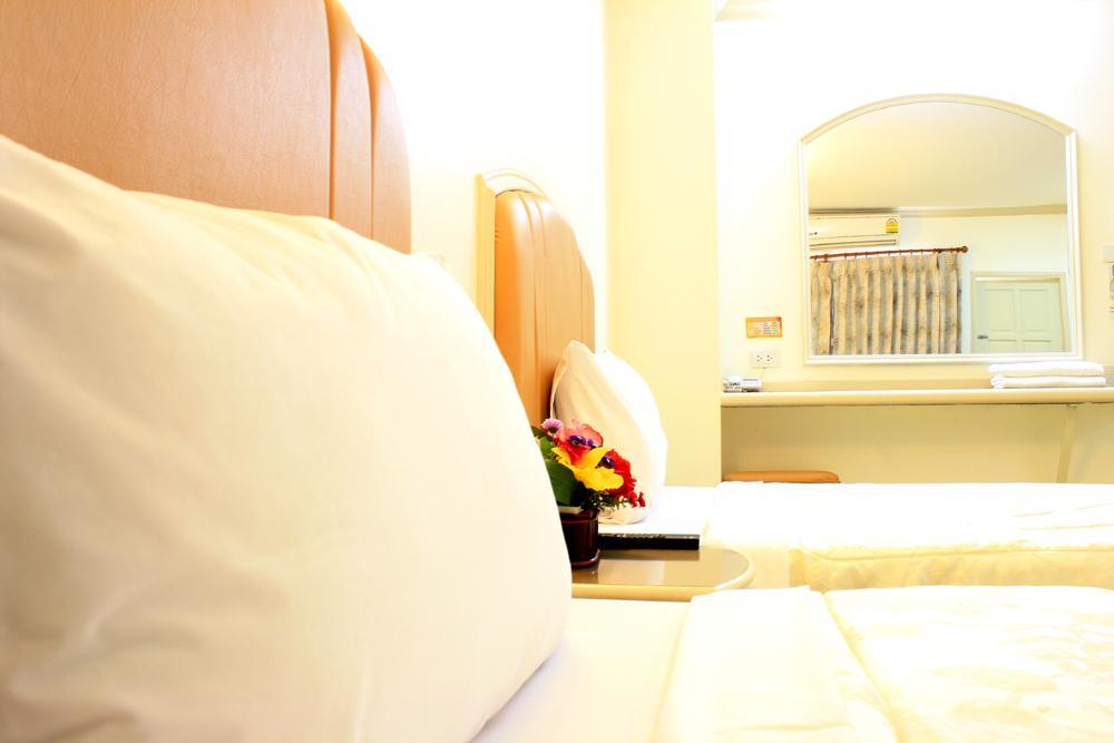 P.A. Ville Hotel Накхон Сауан Екстериор снимка