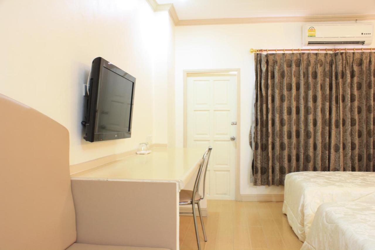 P.A. Ville Hotel Накхон Сауан Екстериор снимка