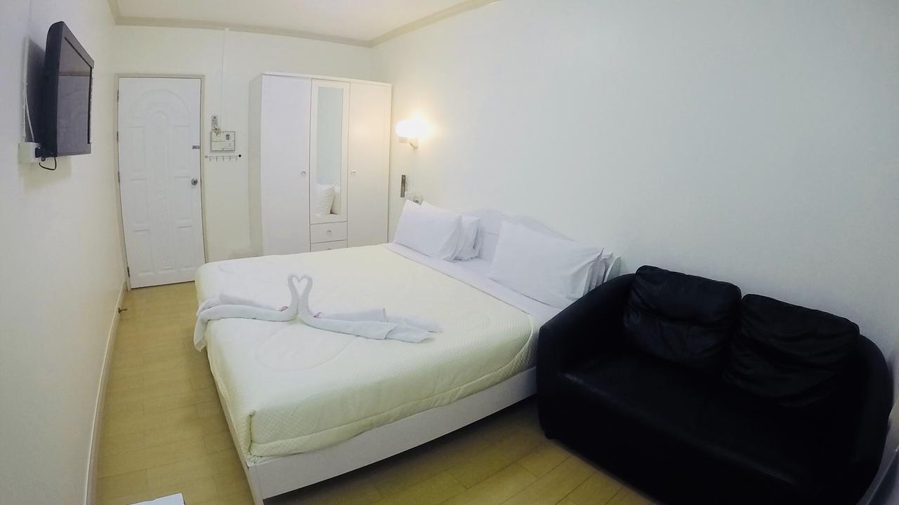 P.A. Ville Hotel Накхон Сауан Екстериор снимка