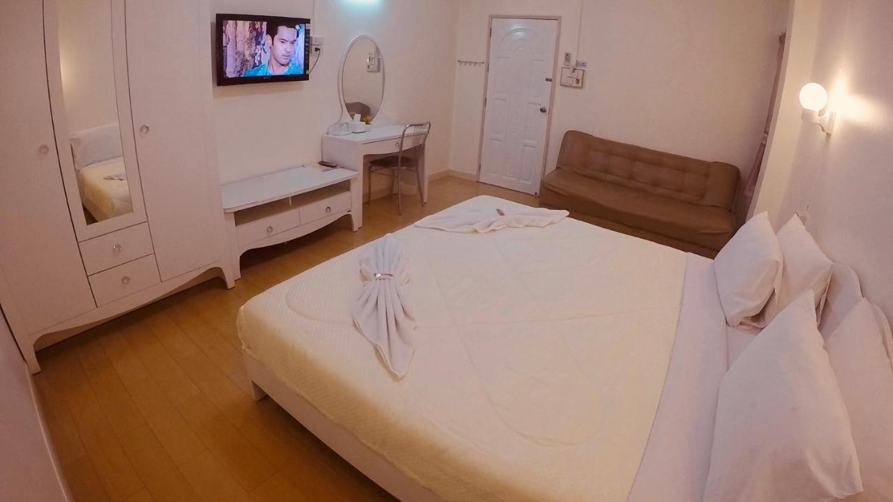 P.A. Ville Hotel Накхон Сауан Екстериор снимка